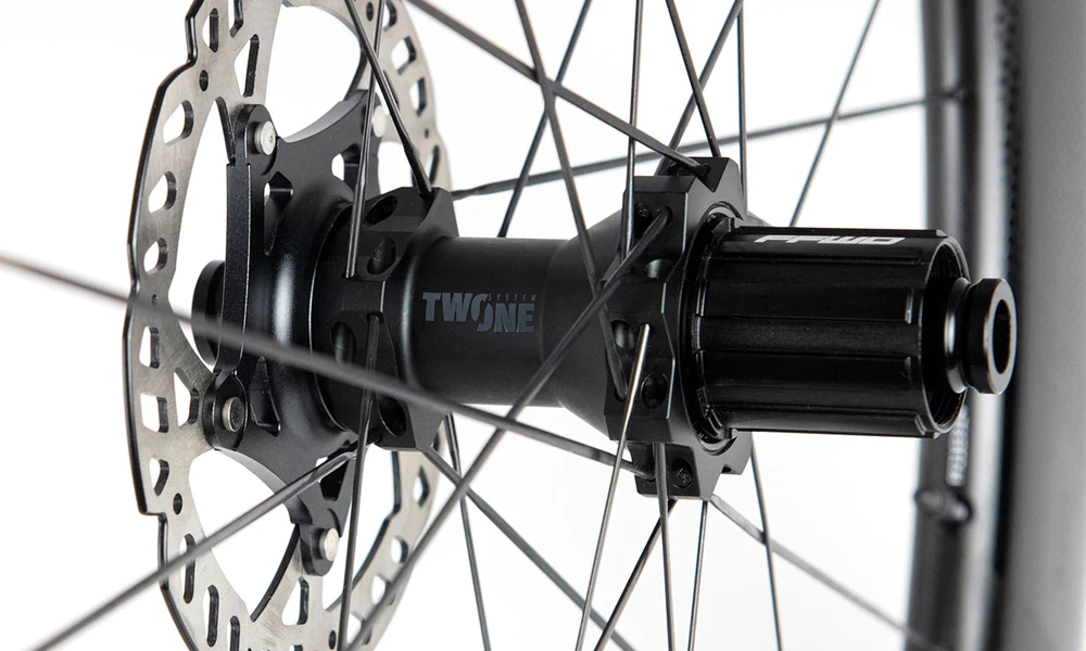 Coppia ruote FFWD RYOT 77 carbon disc